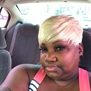 Meet your Posher, Stephanie